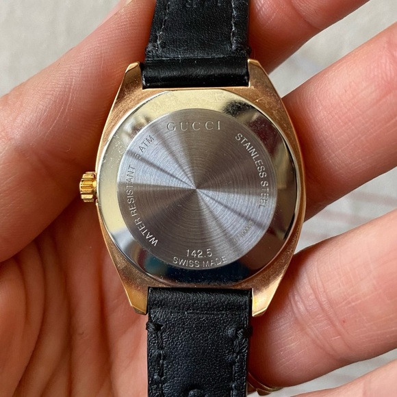 Authentic Gucci GG2570 Women’s Watch - 29 mm Gold and Black - Picture 6 of 10